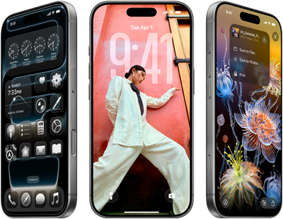 Tri iPhony 17 Pro z rôznych uhlov s tromi rôznymi obrazovkami iOS 26 vrátane plochy s dizajnom Liquid Glass, pozadia a apky Fotky