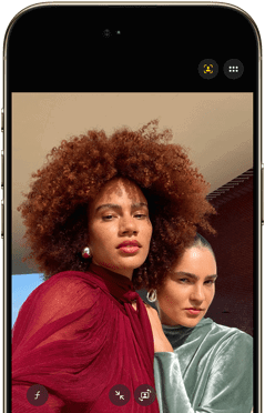 iPhone Air, pohľad spredu, Dynamic Island uprostred pri hornom okraji obrazovky, použitie funkcie Centrovanie záberu pre fotky