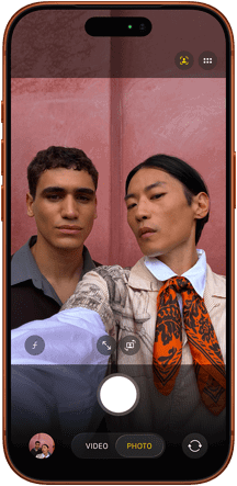 iPhone 17 Pro, pohled zepředu, funkce Centrování záběru pro fotky