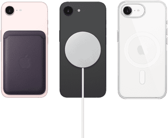 Jemně růžový iPhone 17e s půlnočně fialovou peněženkou z tkaniny FineWoven, černý iPhone 17e s černým silikonovým krytem a MagSafe nabíječkou, bílý iPhone 17e s průhledným krytem s MagSafe