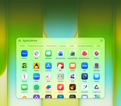 MacBook Neo, obrazovka s okny aplikací Microsoft PowerPoint, Word, Excel a OneNote, Google Chrome a Google Drive, FaceTime, Zprávy, Fotky, Poznámky, Canva, WhatsApp, Zoom, Essayist, Craft, Affinity, Box a Todoist