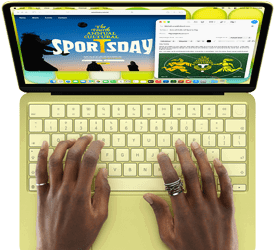 MacBook Neo, citrusově žlutý, ruka na klávesnici, uživatel píše e‑mailovou pozvánku na sportovní akci, vedle je otevřená webová stránka události