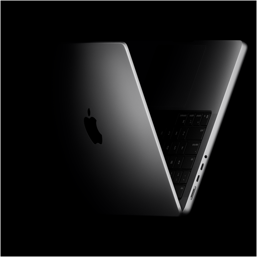 MacBook Pro umístěný ve tvaru V jako odkaz na čip M5