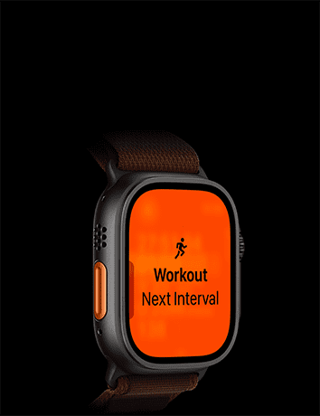 Apple Watch Ultra 4, titánové puzdro, čierna farba, cvičenie Beh, ďalší interval, na ľavom boku oranžové akčné tlačidlo, Alpský ťah