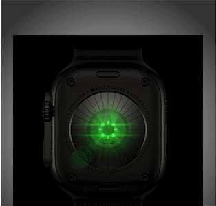 Pohľad zozadu na Apple Watch Ultra 4, titánové púzdro, čierna farba, niekoľko okrúhlych snímačov so svietiacimi zelenými LED diódami