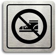 Accept Piktogram „zákaz vstupu v obuvi" (80 × 80 mm) (strieborná tabuľka – čierna tlač) - Ceduľa
