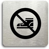 Accept Piktogram „zákaz vstupu v obuvi“ (80 × 80 mm) (strieborná tabuľka – čierna tlač bez rámčeka) - Ceduľa