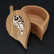Amadea Wooden Box in the Shape of a Leaf, Solid Wood with an Insert of Poplar Plywood, 11x6x3cm - Wooden Box