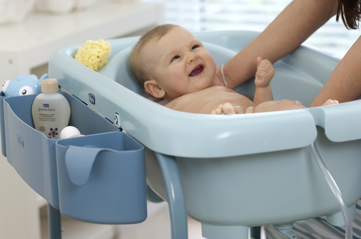 Chicco cuddle and bubble shop baby bath and change table