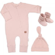 Baby Nellys Rostoucí žebrovaný overálek, čepička a botičky, 3D Nature, pudrově růžový, vel. 62/68 - Set oblečení