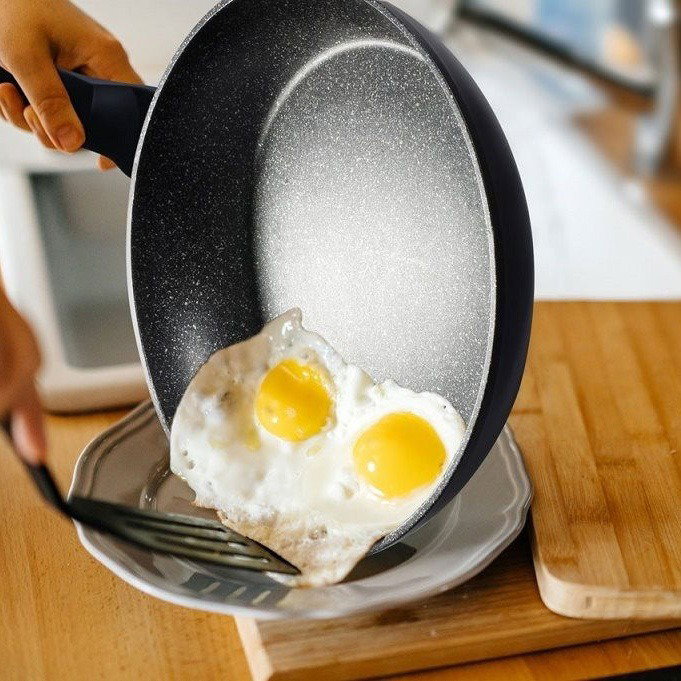 BerlingerHaus pan márvány felületen 28cm fekete rozsdás kollekció BH-1635