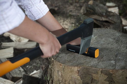 Fiskars Xsharp Axe and Knife Sharpener