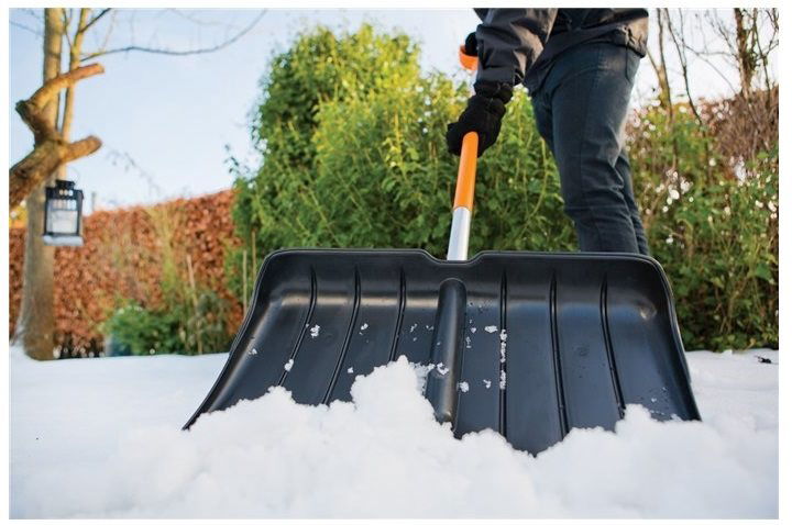 Fiskars snow deals pusher