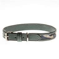 Cobbys Pet Obojek z pravé kůže tmavě zelený zdobený modře šedou textilií 20mm - Dog Collar