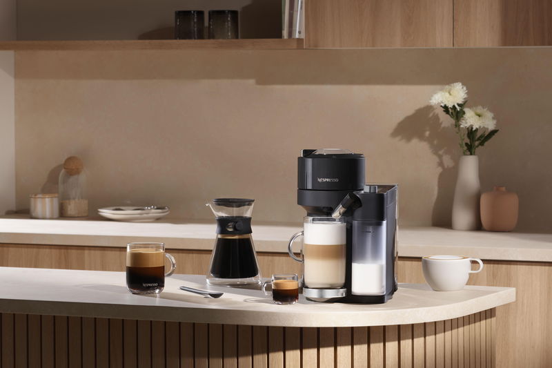 Nespresso De'Longhi Vertuo Lattissima Black ENV300.B