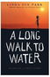 A Long Walk to Water: Based on a True Story - Kniha