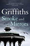 Smoke and Mirrors: (Stephens and Mephisto Mystery 2) - Kniha