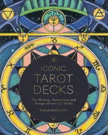 Book of Tarot Decks: The History, Symbolism and Design of over 50 Iconic Decks - Kniha