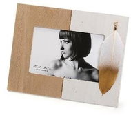 KPH Dřevěný fotorámeček 15 × 10 NATURE FEATHER - Fotorámeček