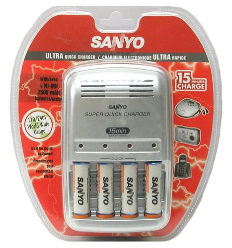 SANYO speciální rychlonabíječka (15min.) NiMH + 4 ks AA NiMH 2500mAh - Charger and Spare Batteries - Main image