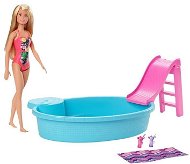 Barbie baba és medence - Játékbaba