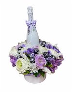 Virágos doboz nagyobb lila boglárkákból, Lindt bonbonokkal és pezsgővel 47 cm - Ajándék kosár
