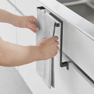 Yamazaki Tower Držák utěrek závěsný, nastavitelný, černý - Držák na kuchyňské utěrky