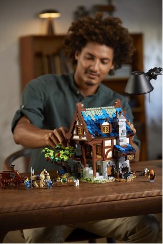 LEGO IDEAS 21325 Medieval Blacksmith LEGO Set alza.sk