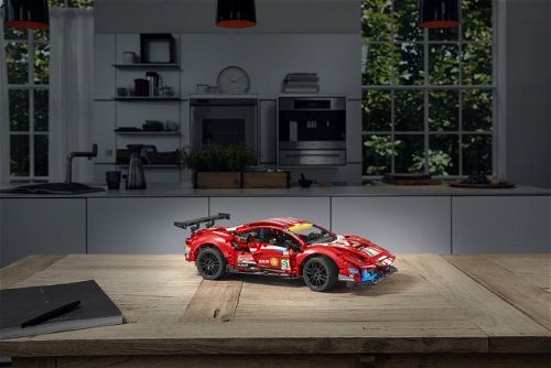 LEGO Technic Ferrari 488 GTE “AF Corse #51” - LEGO 42125 Speed