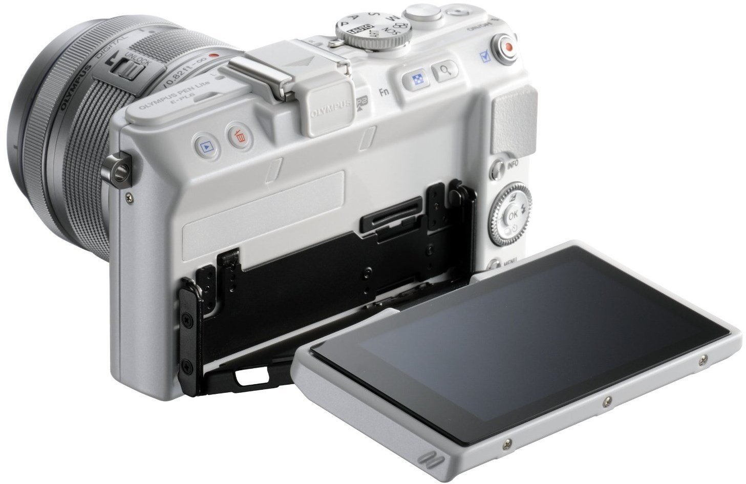 Olympus PEN E-PL6 + 14-42 mm lens EZ white / silver + 8 GB