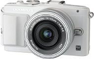 Olympus PEN E-PL6 + 14-42 mm objektív EZ fehér / ezüst + 8 gigabájt FlashAir SD kártya - Digitális fényképezőgép