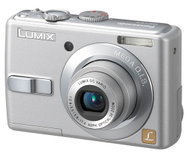 Panasonic LUMIX DMC-LS75EG-S stříbrný (silver), CCD 7,38 Mpx, 3x zoom, 2.5" LCD, 2x AA, SD/ MMC, sta - Digital Camera