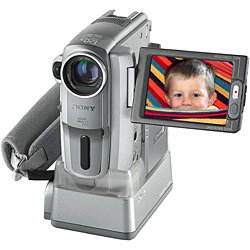Sony DCR-PC109E, CCD 1.07 Mpx, 10x/ 120x zoom, MS Duo, foto Main image Sony DCR-PC109E, CCD 1.07 Mpx, 10x/ 120x zoom, MS Duo, foto - - - Main image