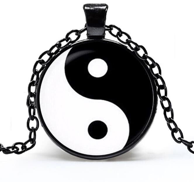 Predator Q1 lánc Yin Yang medállal
