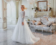 Nákup, půjčení nebo šití na míru svatebních a společenských šatů, závojů a doplňků v hodnotě 2000 Kč - Voucher: