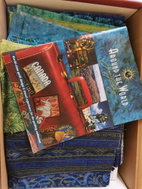 Látky v sadě pro Quilt Jinny Beyer, Around the World, quilt 82" - Voucher: