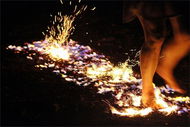 FIREWALKING - chůze po žhavém uhlí 700°C pro KORPORÁTY - Voucher: