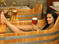 Pivní lázně Bernard - Pivní procedura pro 2 osoby v 1 vaně s masážemi ( Vánoční akce ) - Voucher: