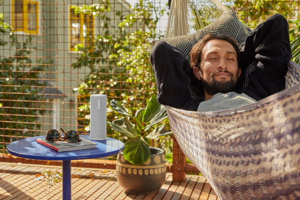 Sonos Roam 2 čierny - Bluetooth reproduktor - Lifestyle 6
