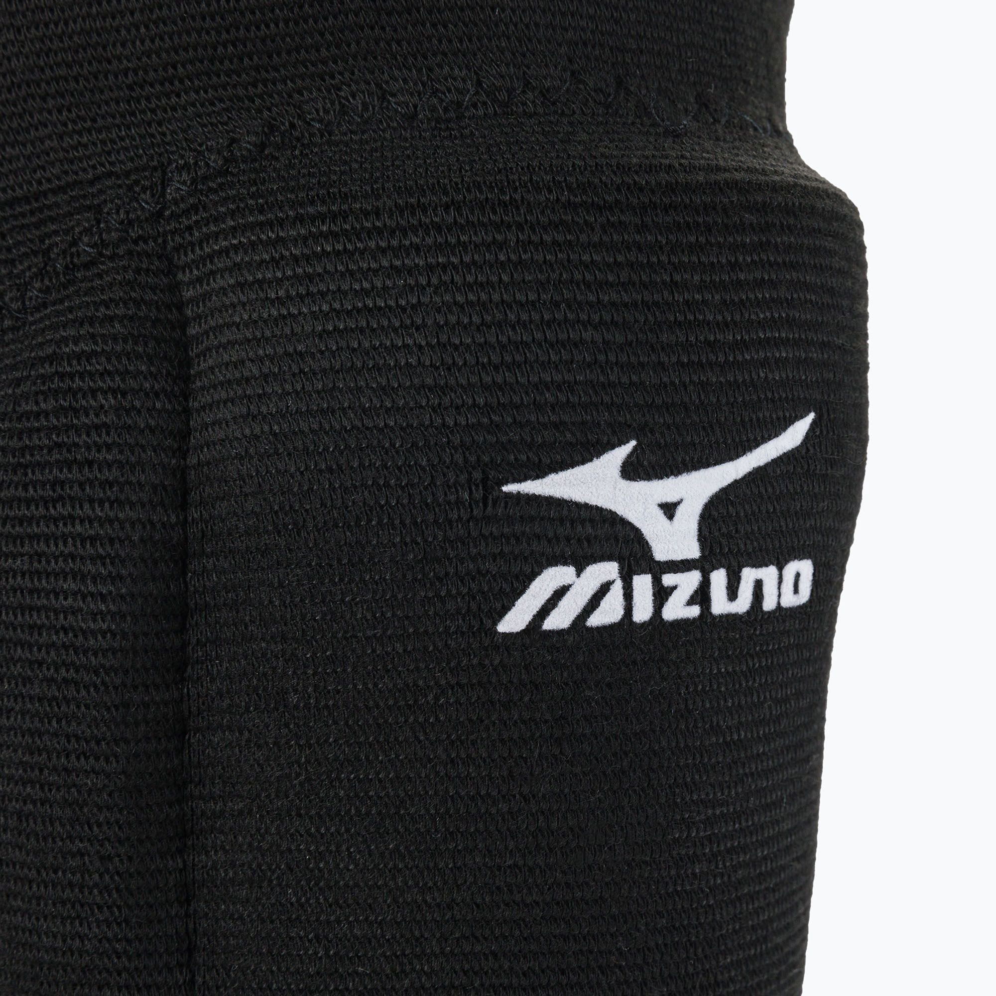 Mizuno team deals knee pad