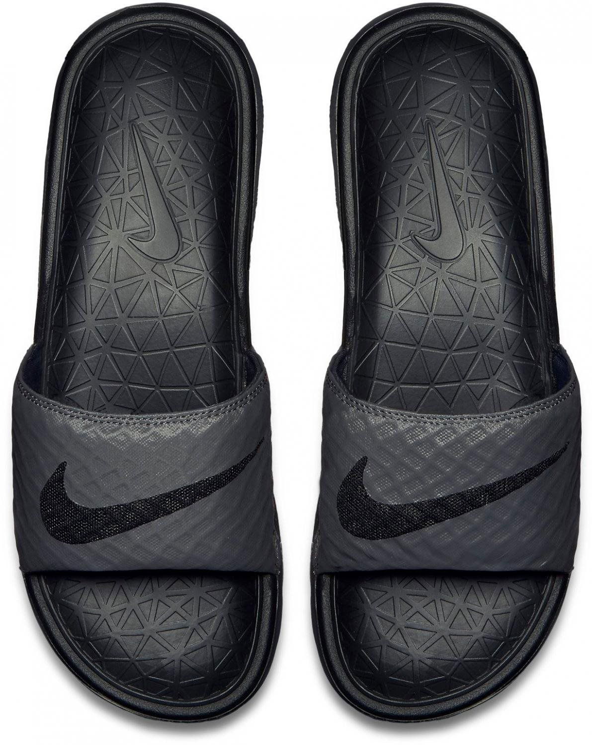 Nike benassi size on sale