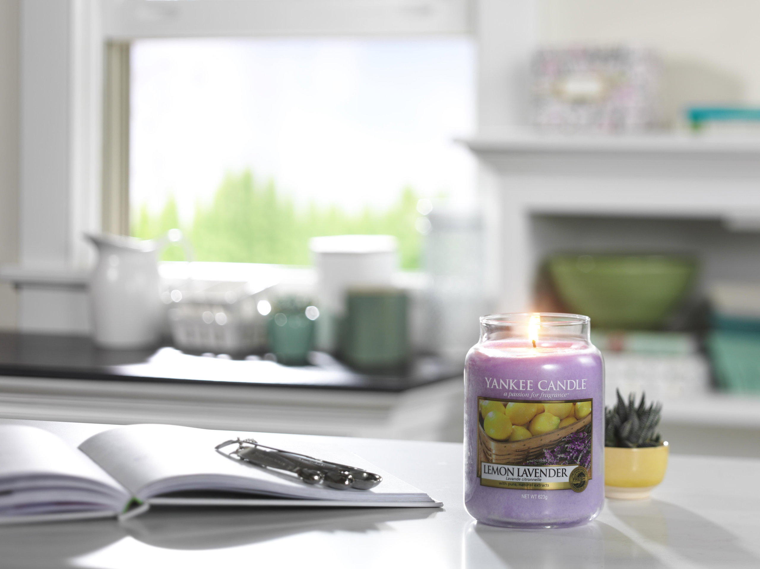 Yankee Candle Duft-Teelicht „Exotic Acai Bowl“ – Fruchtig-blumiger Duft, 4–6 H Brenndauer, In Glas