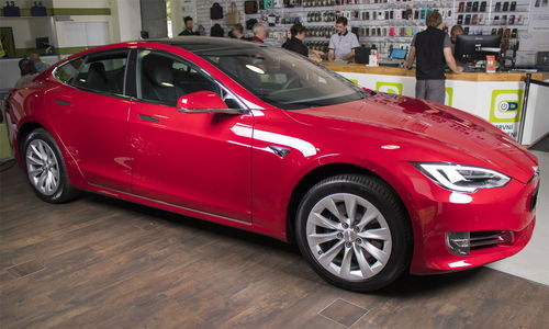 TESLA Model S 75D piros - Elektromos autó - Fő fotó